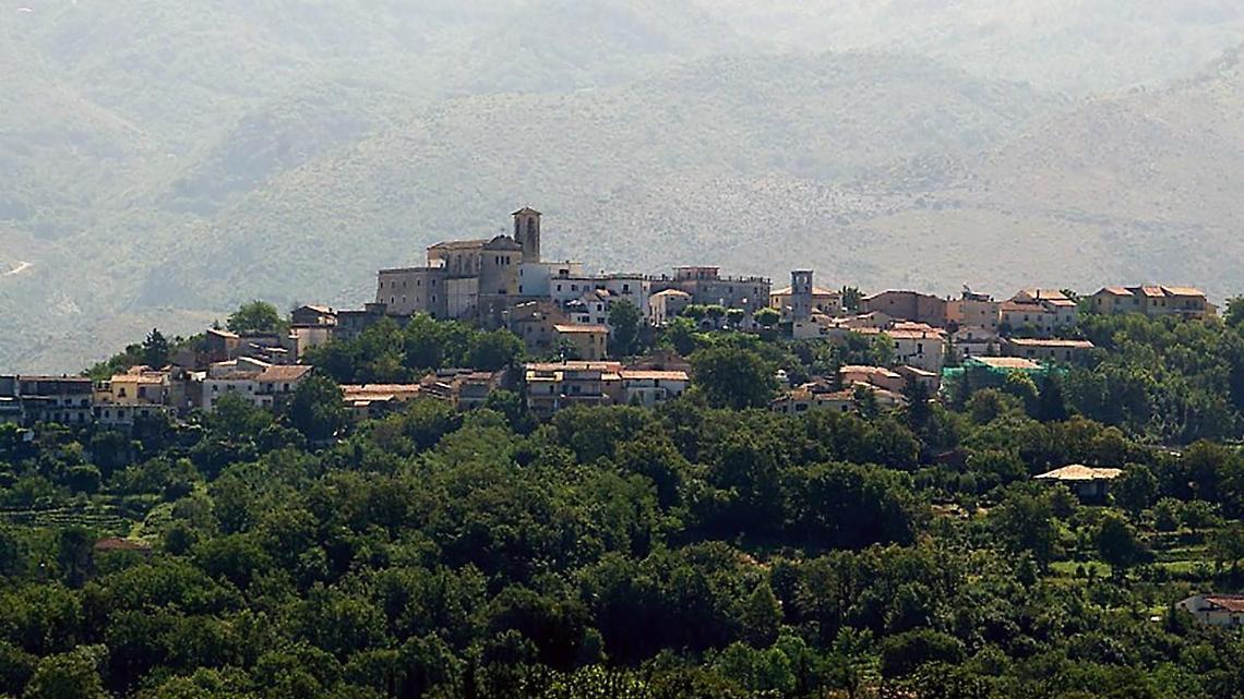 Sesso con minori in cambio di regali, condannata