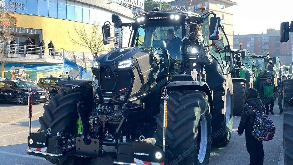 Agricoltori in piazza contro le politiche europee