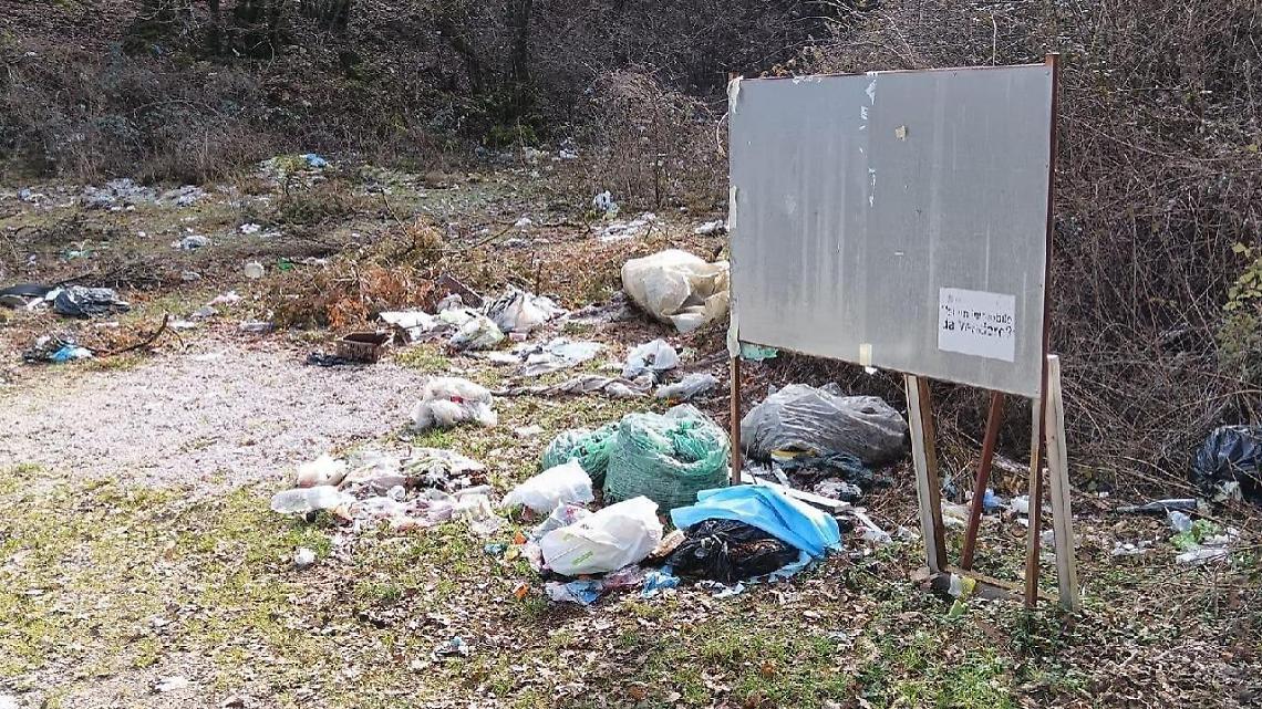 Rifiuti abbandonati. Continua l'assalto dei pirati dell'ambiente