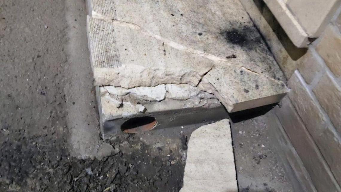 Paura in pieno centro. Fanno esplodere una bomba carta