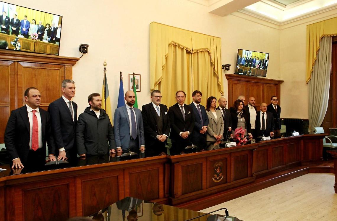 Deleghe al palo, partiti all'angolo. La questione non si sblocca