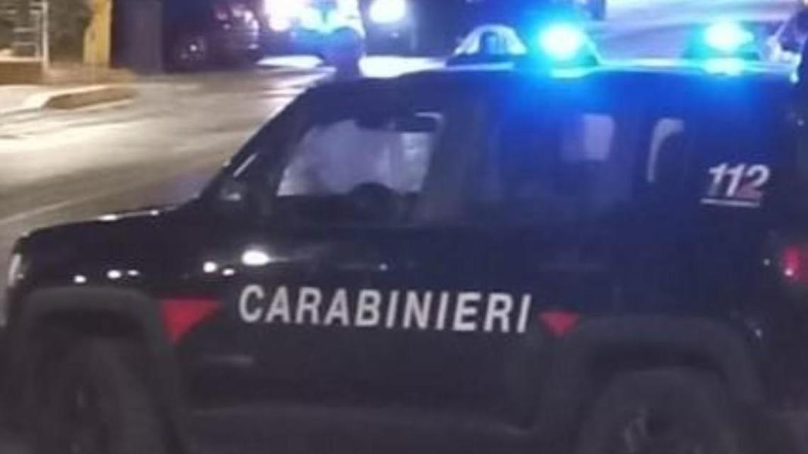 Rubano rame in un'attivit&agrave; commerciale. Arrestati due giovani