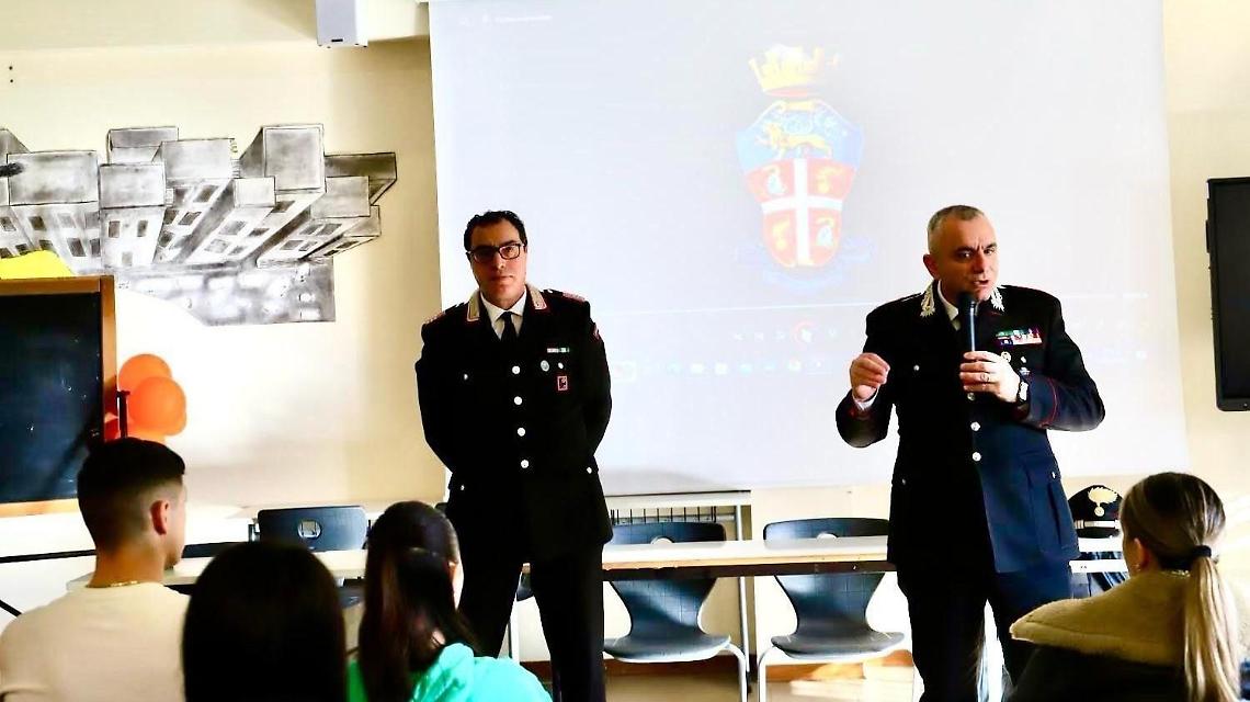 Legalità, social e dipendenze. I carabinieri incontrano gli studenti