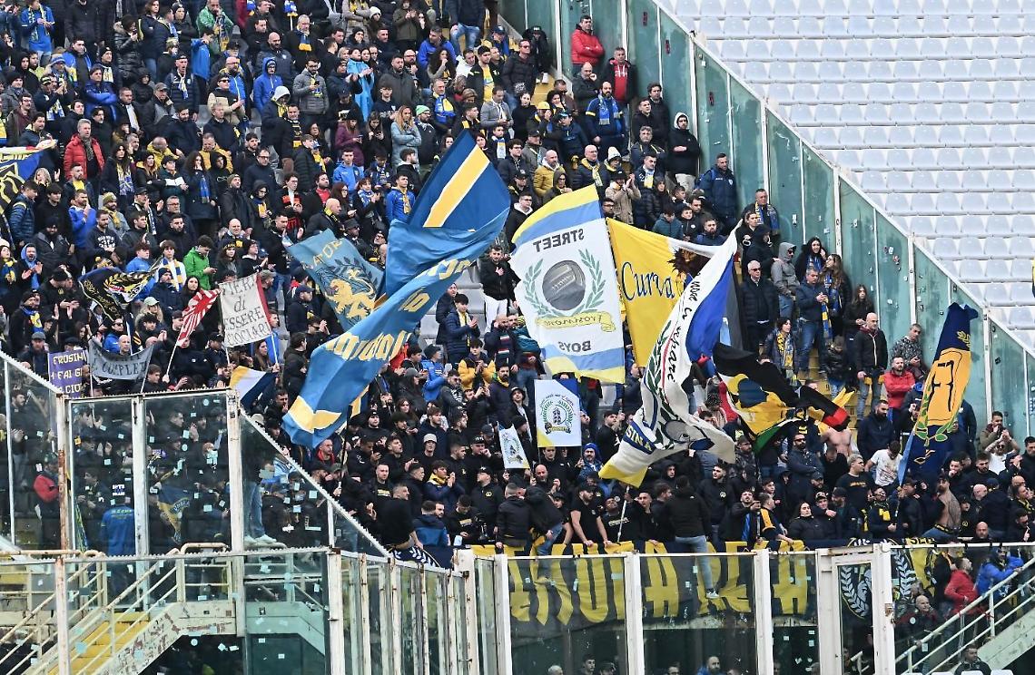A Firenze le auto dei tifosi scortate dalla polizia. Ma arrivano le multe