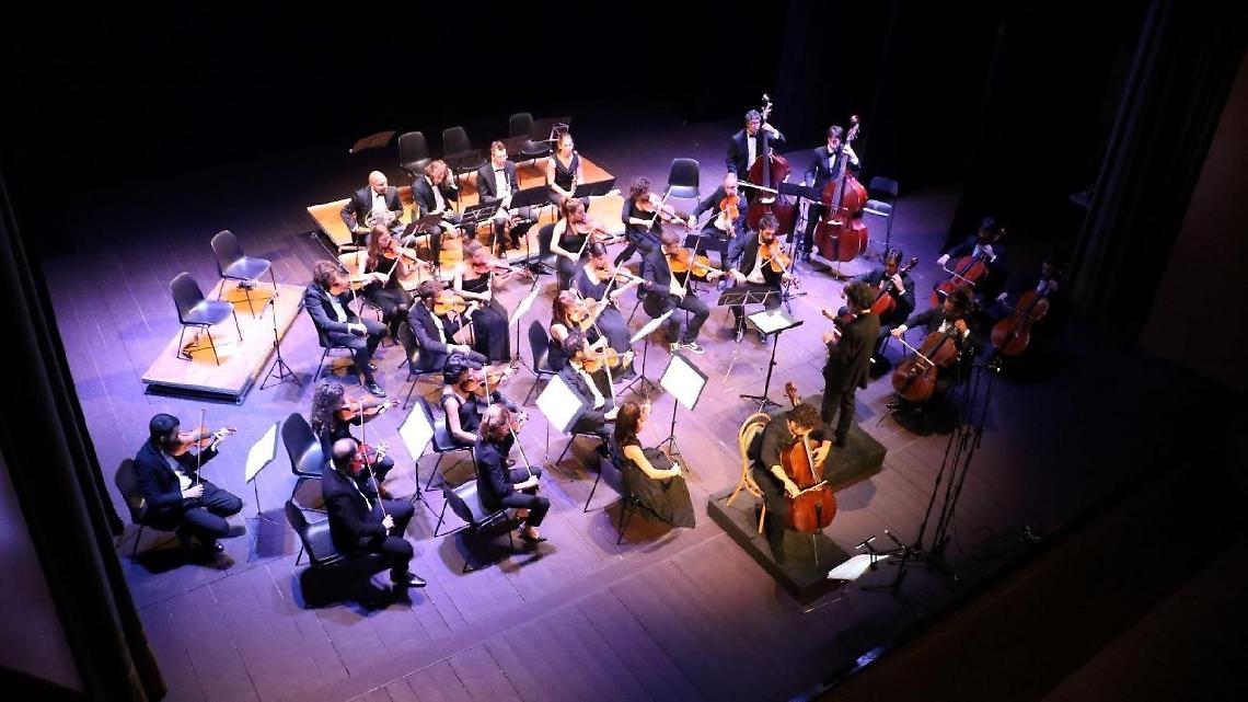 Undici tappe per il tour italiano della Filharmonie di Enrico Bronzi e Nima Keshavarzi