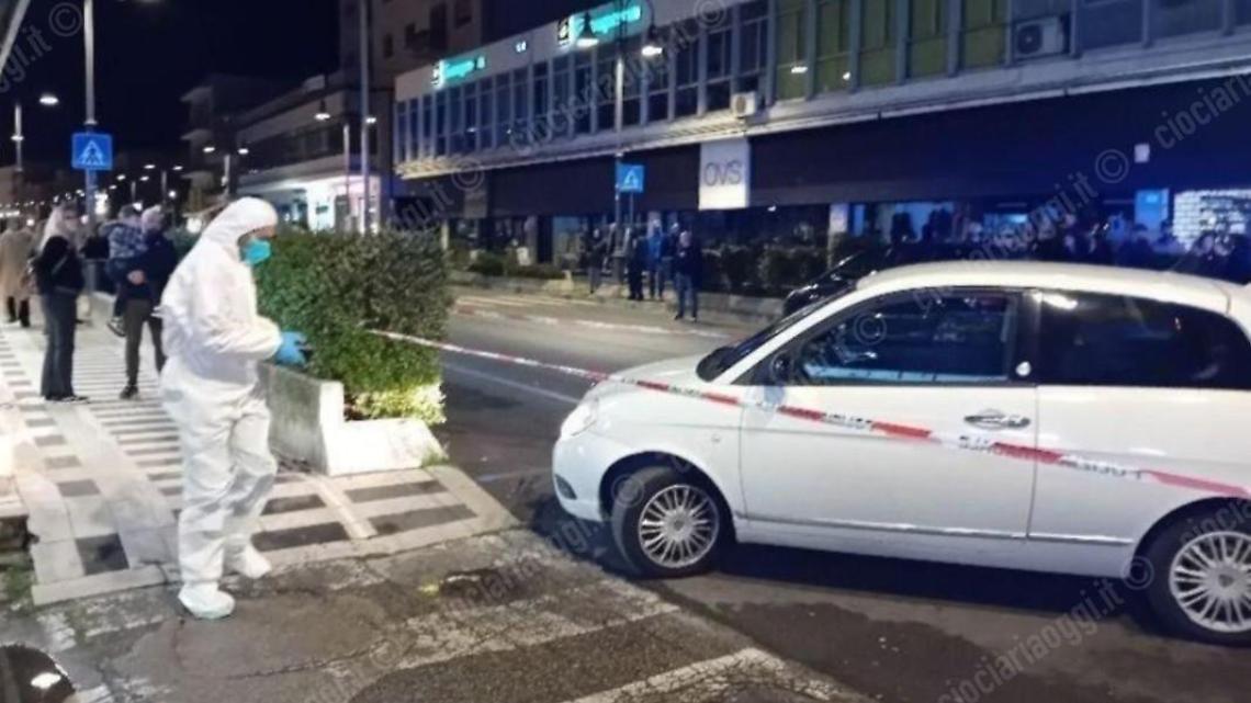 Sparatoria in via Aldo Moro. Ucciso un ragazzo per vendetta