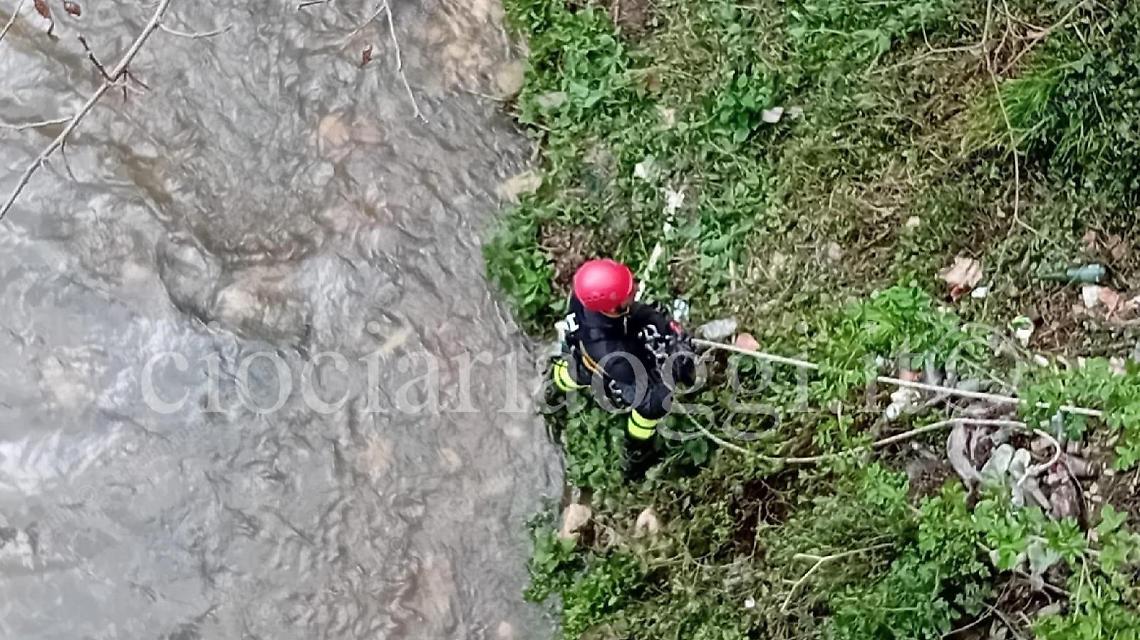 Sparatoria in via Aldo Moro. Si cerca la pistola nel fiume Cosa