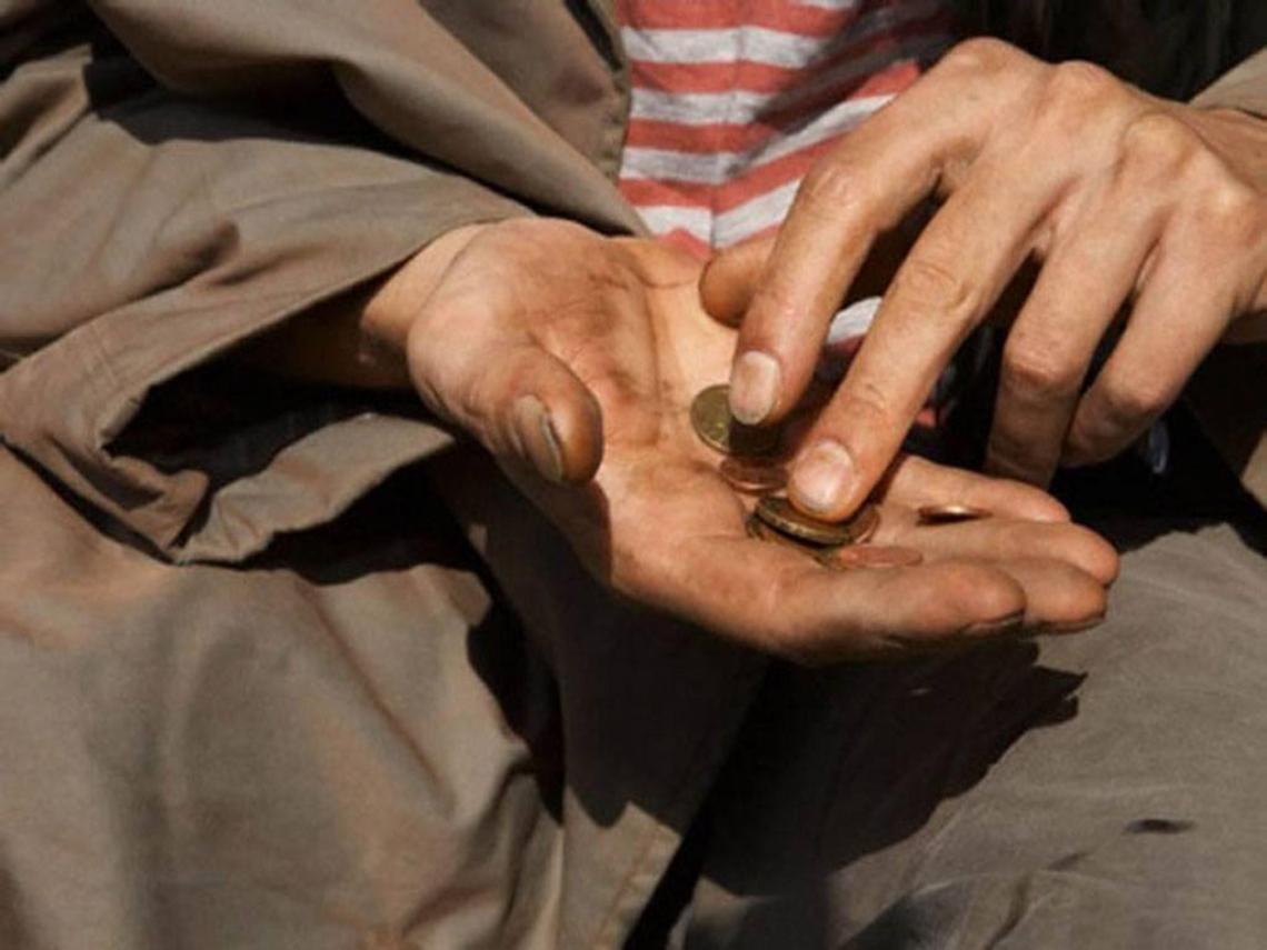 Senza soldi per seppellire la madre