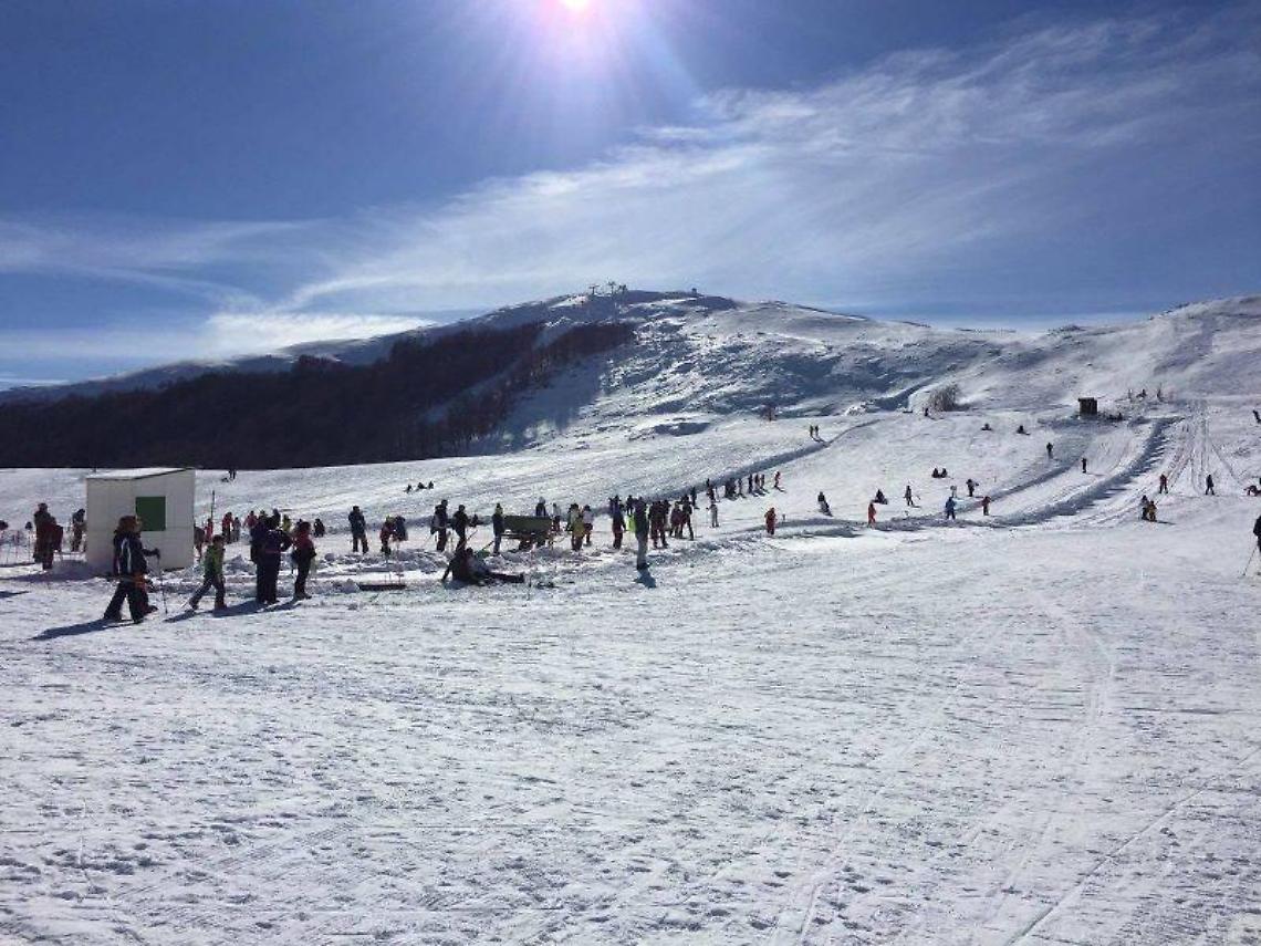 Campostaffi, pienone sulle piste: sciatori e appassionati affollano la stazione