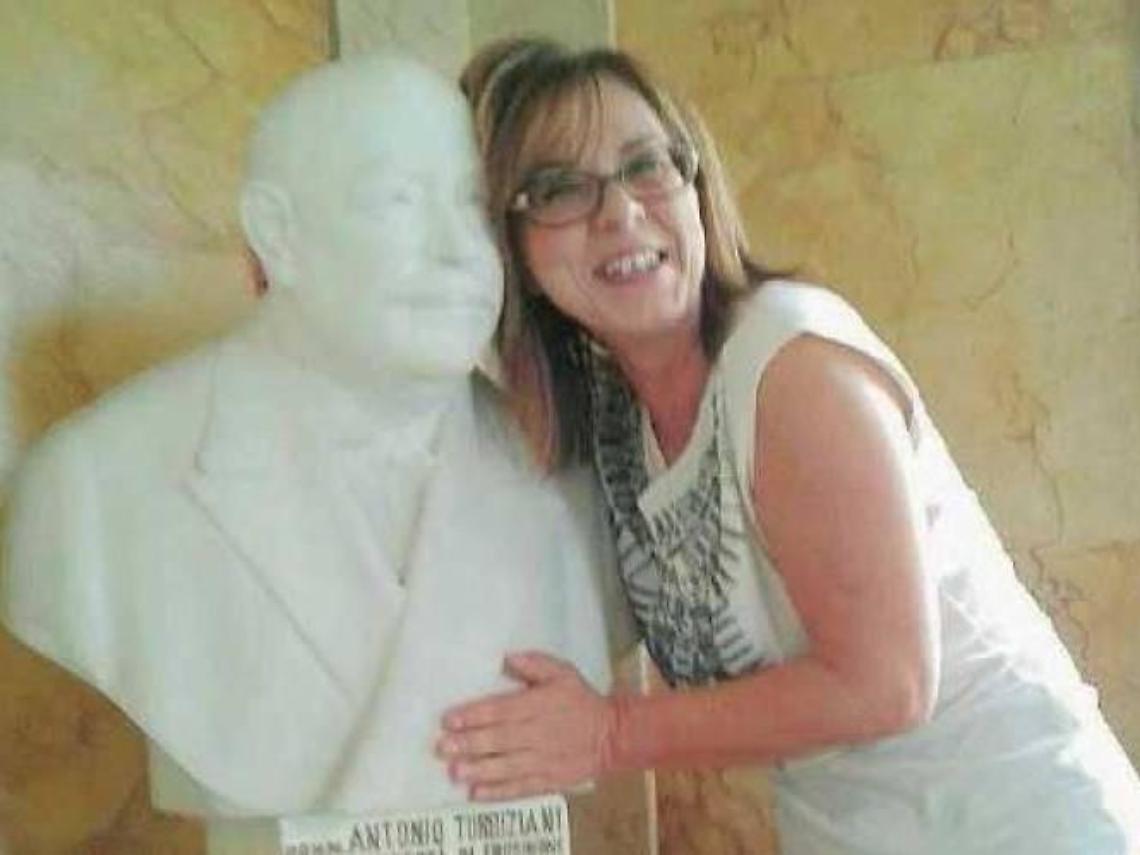 Una folla commossa ai funerali: un liceo e una città in lacrime per l'addio a Pasqualina