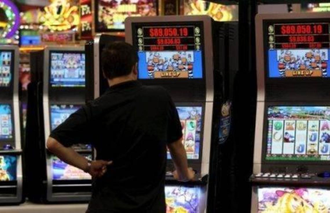 Bimbo di sei anni e tanti minori nelle sale slot: gestori multati e diffidati dal Sindaco