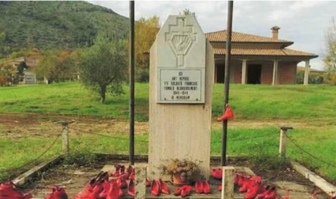 La stele eretta per ricordare i soldati marocchini inquadrati nell'esercito francese