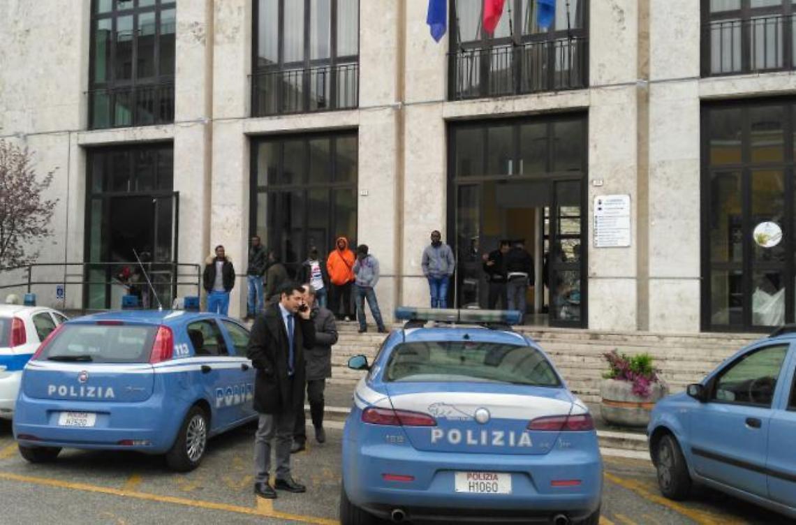 Minori egiziani: ormai è un'invasione. Che costa salata: oltre un milione per loro