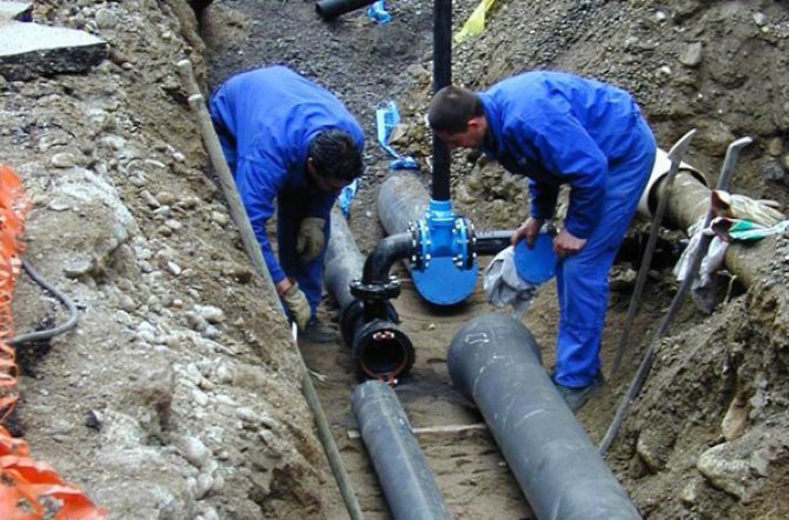 Operai condotta idrica