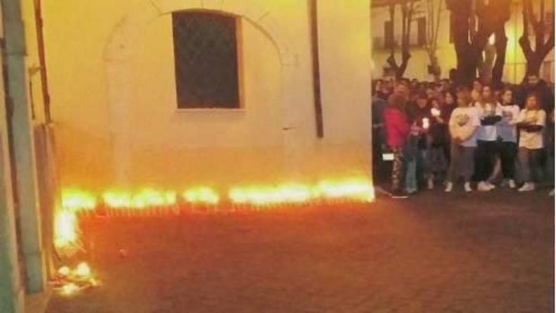 Tutti filmano tutto. Quella sera invece?