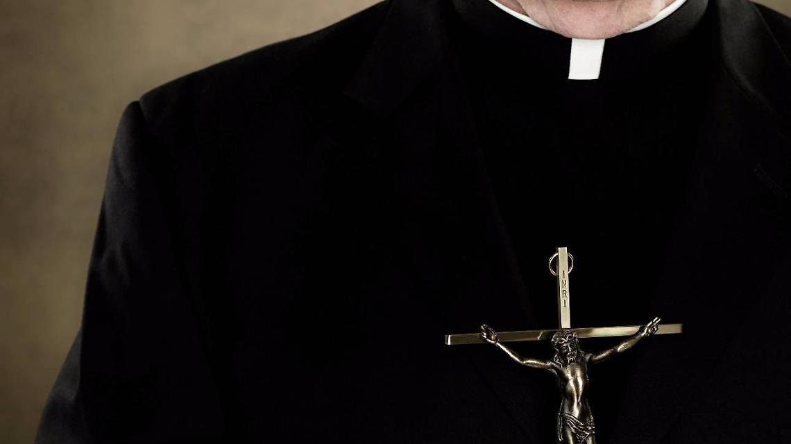 Prete pedofilo: il drammatico racconto della vittima: mi diceva, "ci ha unito Dio"