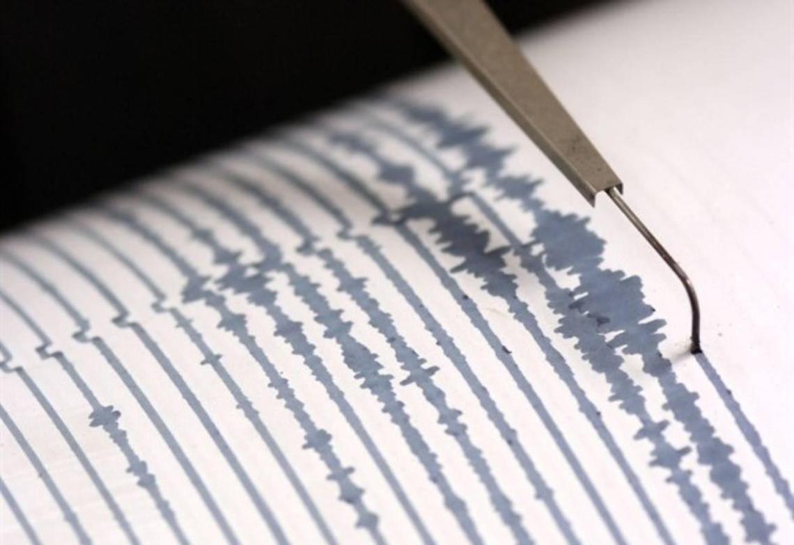 Un sismografo rileva un terremoto