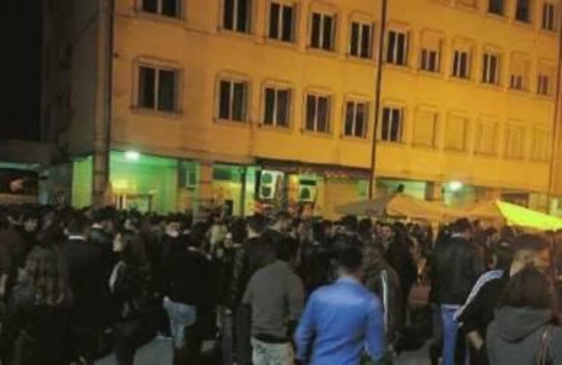 Movida violenta: auto danneggiate e bottigliate a chi denuncia o protesta