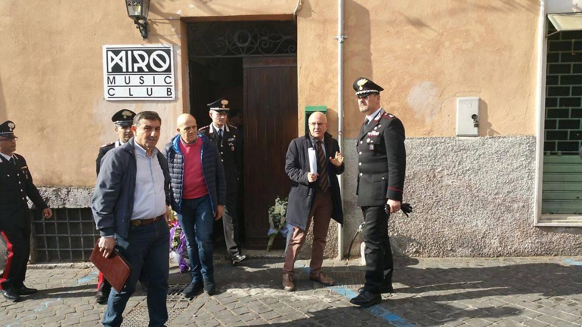 Omicidio Morganti, perquisizioni a casa dei buttafuori. Nel mirino anche i cellulari