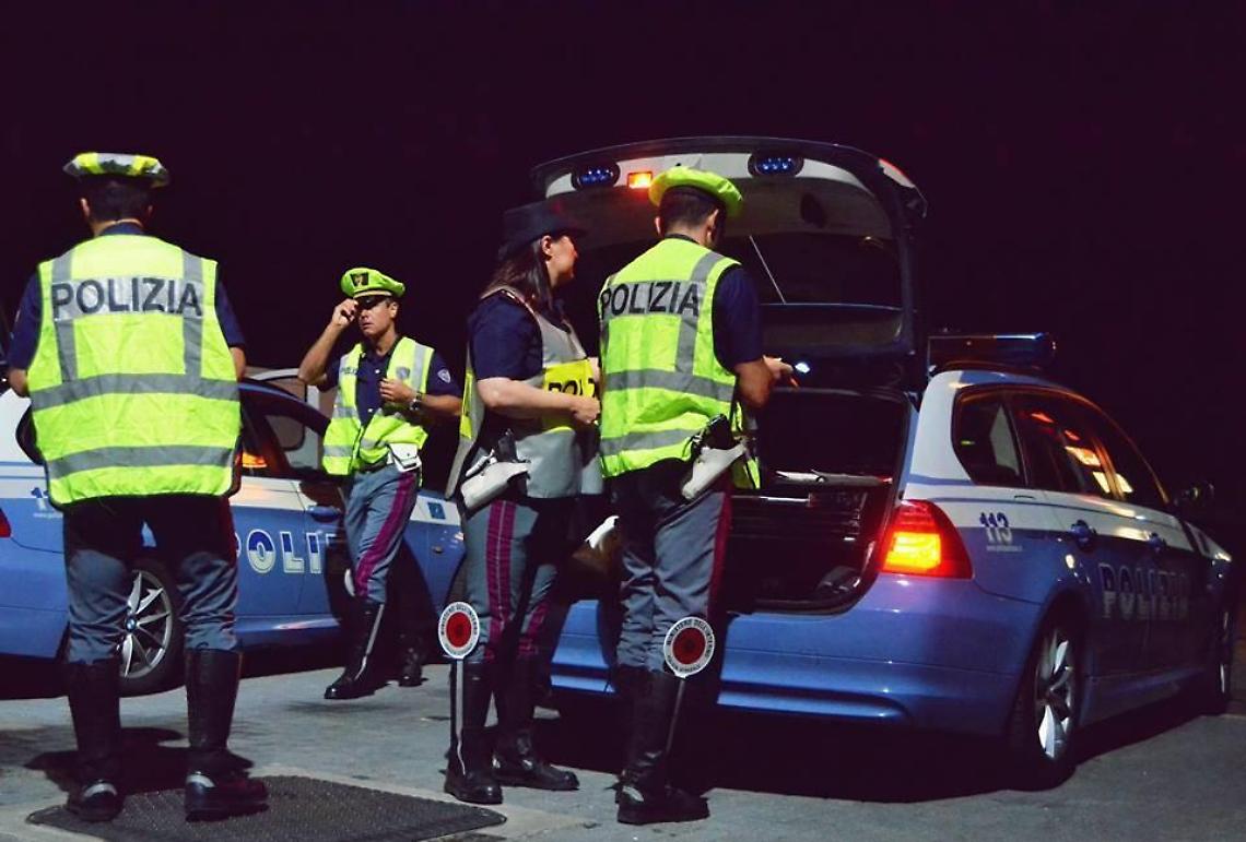 Locali e strade sotto stretto controllo:  giro di vite delle forze dell'ordine