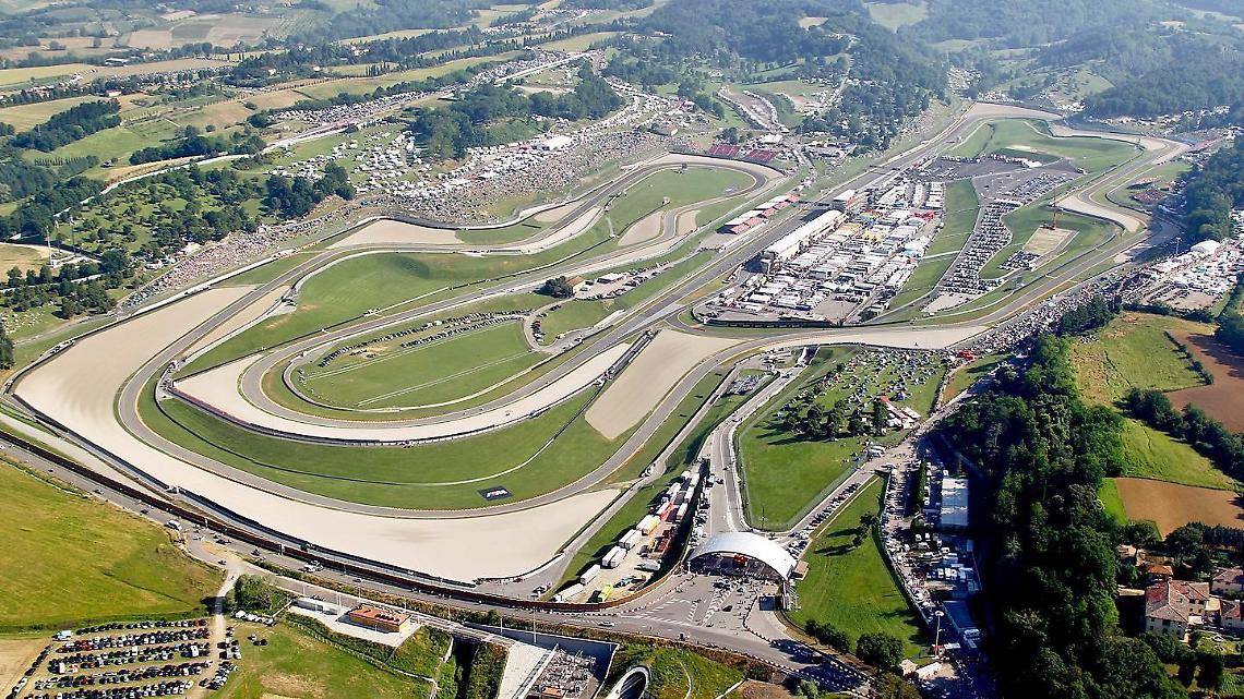 Muore sulla pista del Mugello mentre prova la sua Ducati: indagini sulle cause del decesso