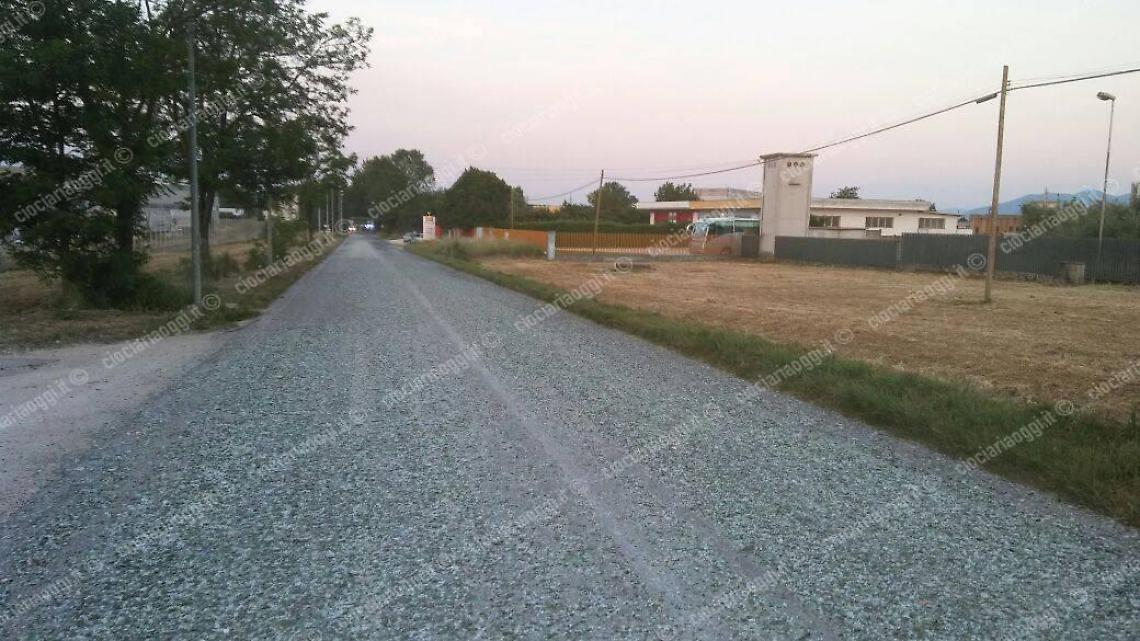 Camion perde un carico di vetro. Morolense chiusa al traffico veicolare