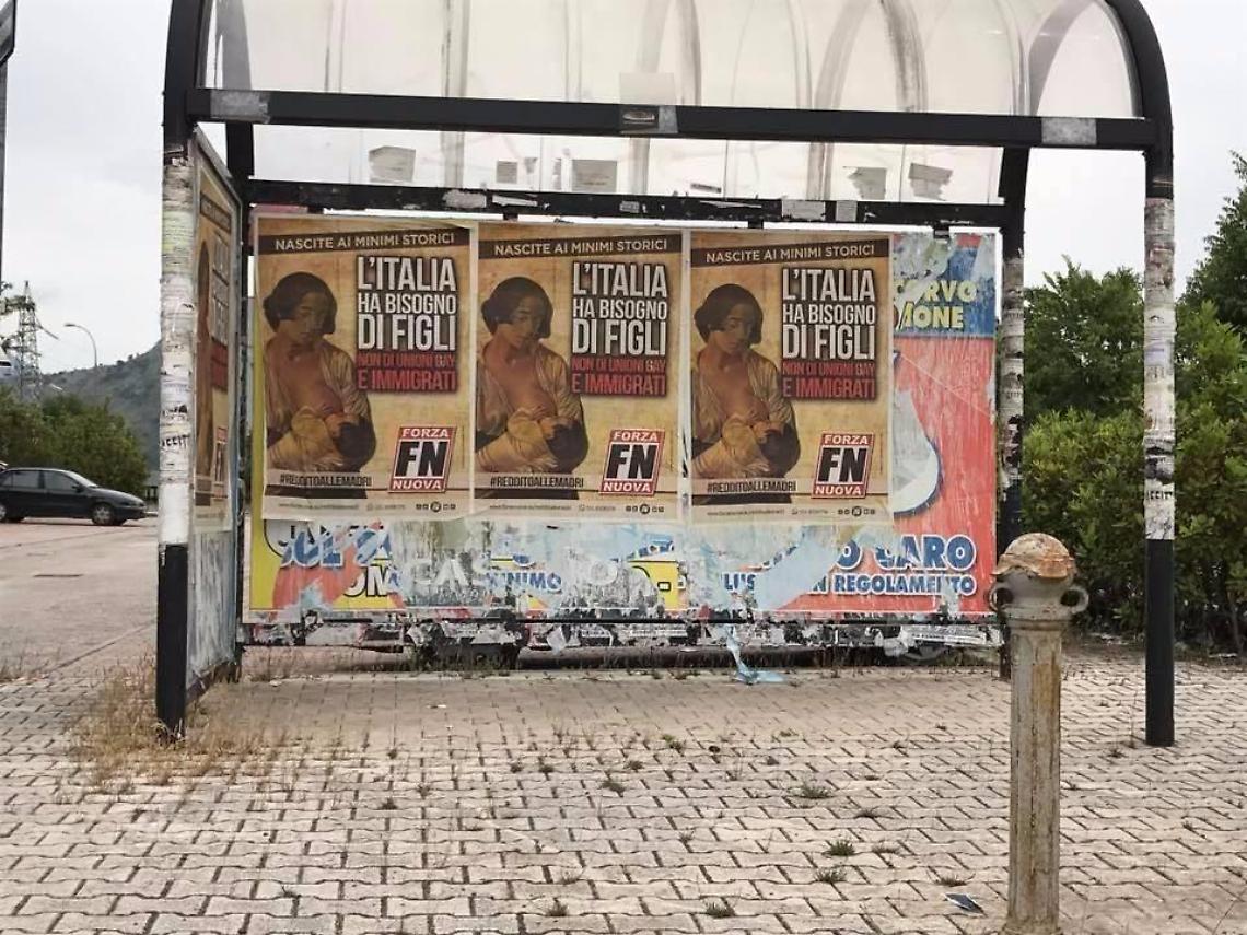 Più figli, meno unioni gay ed immigrati. Il manifesto scatena l'ironia e... l'ira