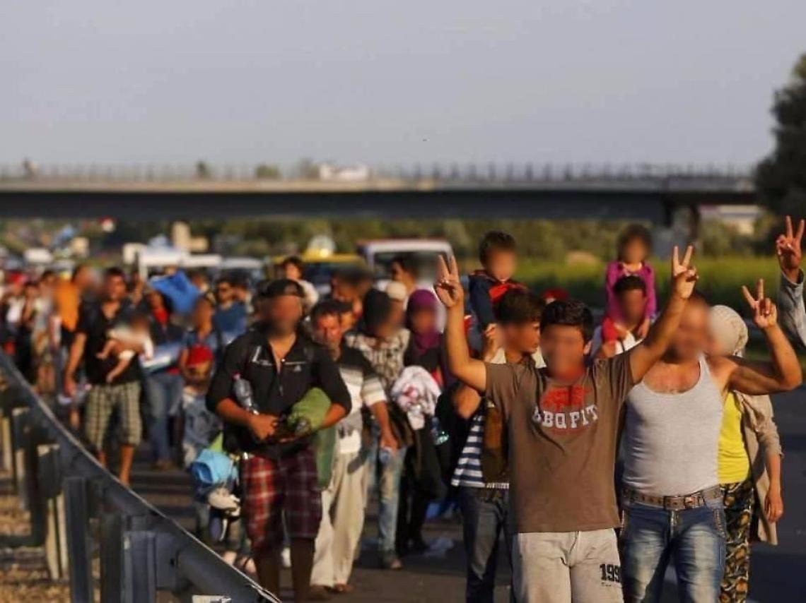 Case popolari agli stranieri, nove su dieci assegnate a immigrati: scoppia la protesta