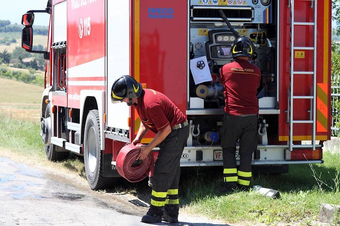Vigili del fuoco in servizio