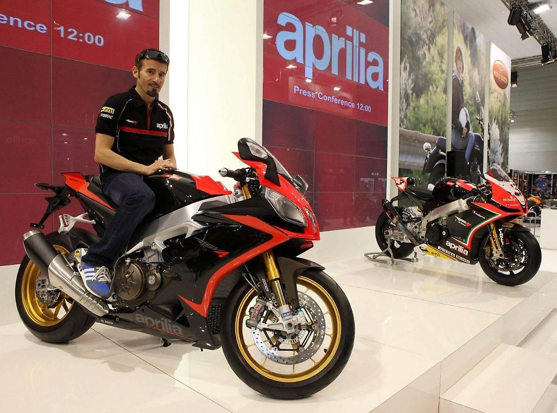 Grave il motociclista Max Biaggi dopo una caduta sul circuito Sagittario di Latina