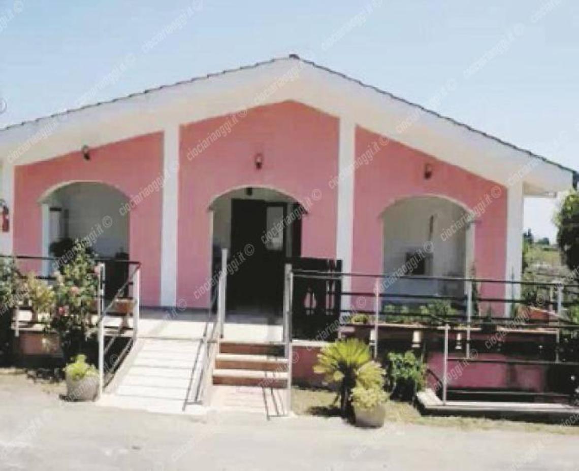 Una casa di riposo da incubo: trovati cibi scaduti e medicinali utilizzati senza titoli