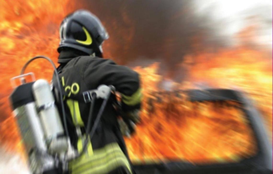 [ULTIM'ORA] Camion in fiamme sull'autostrada: tanta paura per l'autista e traffico in tilt
