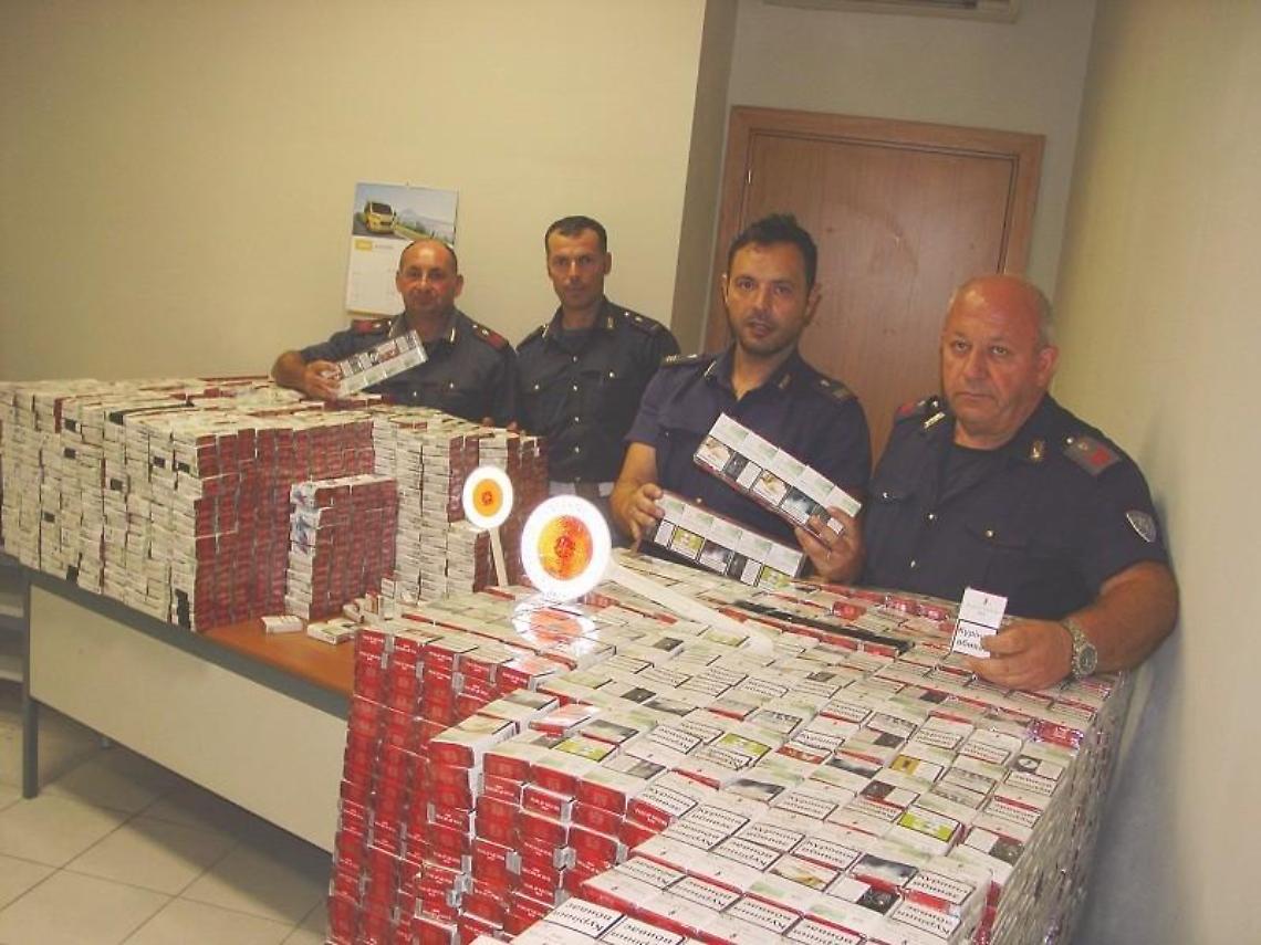 Trovati con 139 chili di sigarette nascosti in auto: arrestati quattro uomini