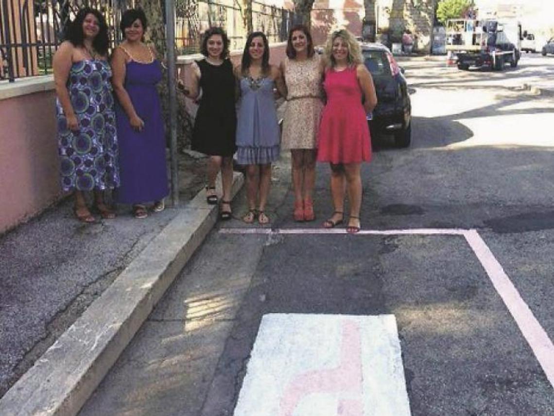 I parcheggi rosa ci sono. Manca però il senso civico