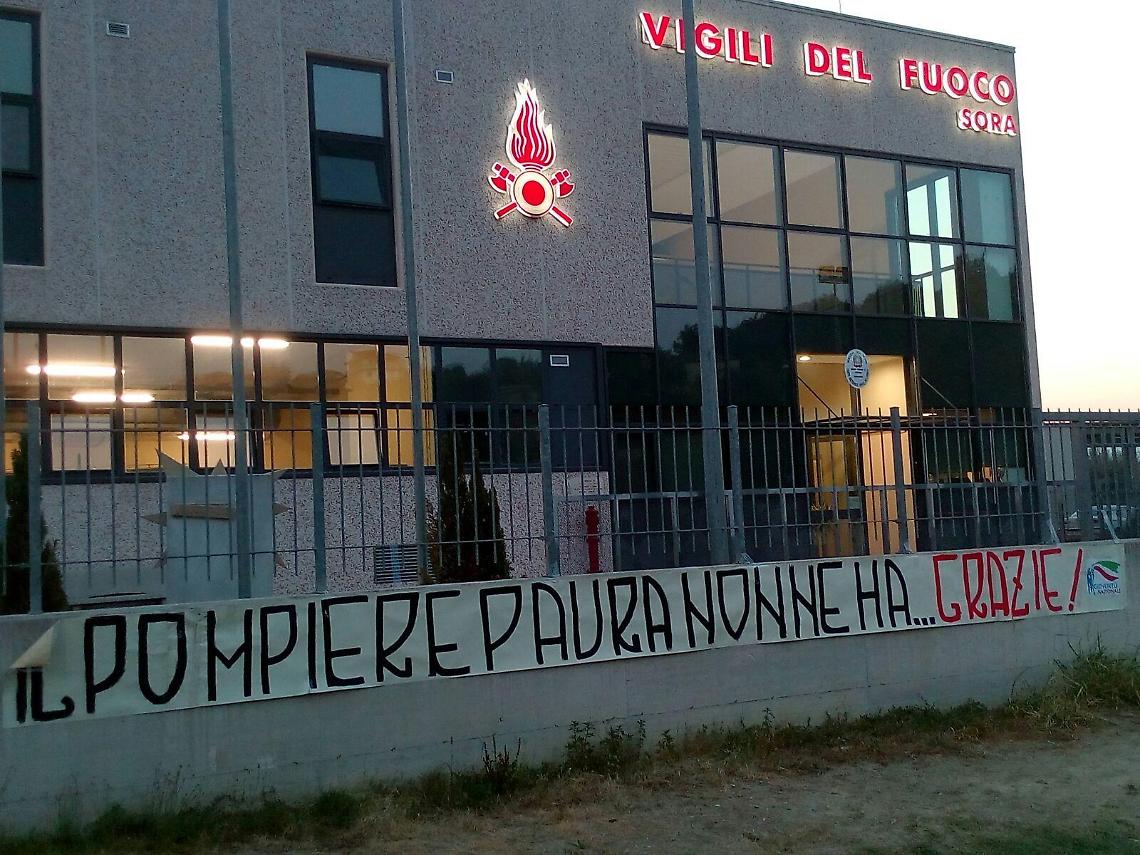 Incendi, emergenza senza fine. Vigili del fuoco in prima linea: il grazie di Gioventù Nazionale