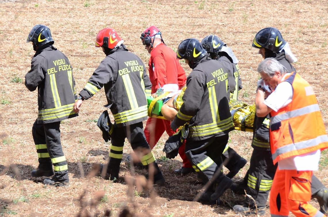 Due morti nell'aereo precipitato dopo il decollo: c'è un indagato per omicidio colposo