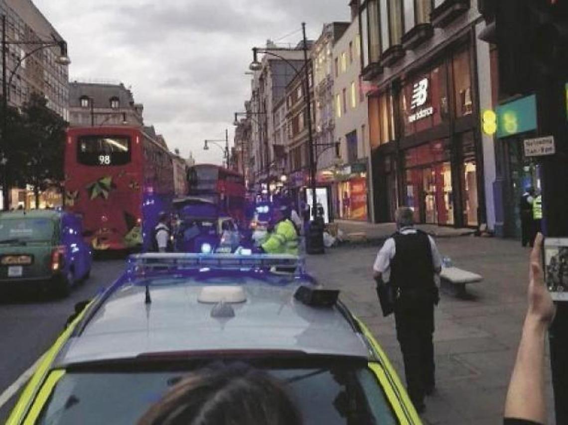 Resta ferito in un'esplosione: era a Oxford Street per festeggiare il suo diciottesimo compleanno
