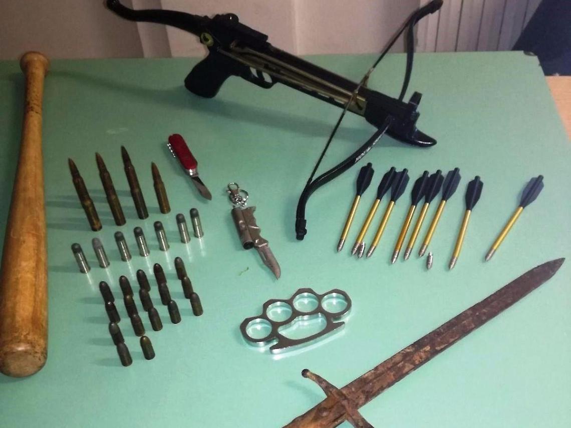 Trovato in possesso di armi da guerra: arrestato