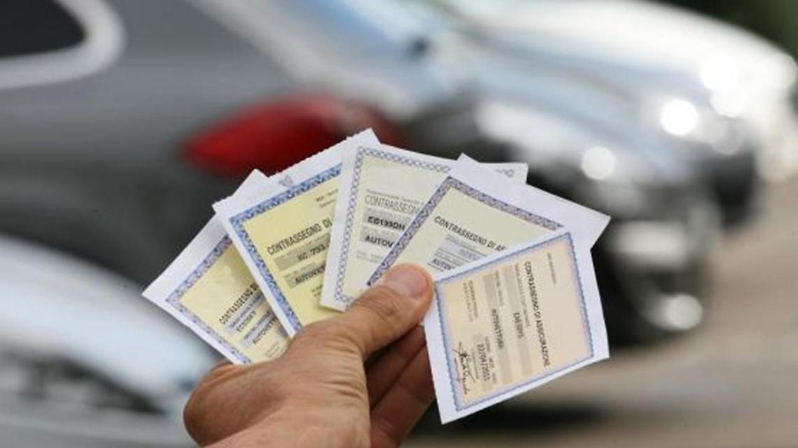 Auto senza assicurazione: aumenta il numero di chi non paga l'Rca. Ecco i principali motivi