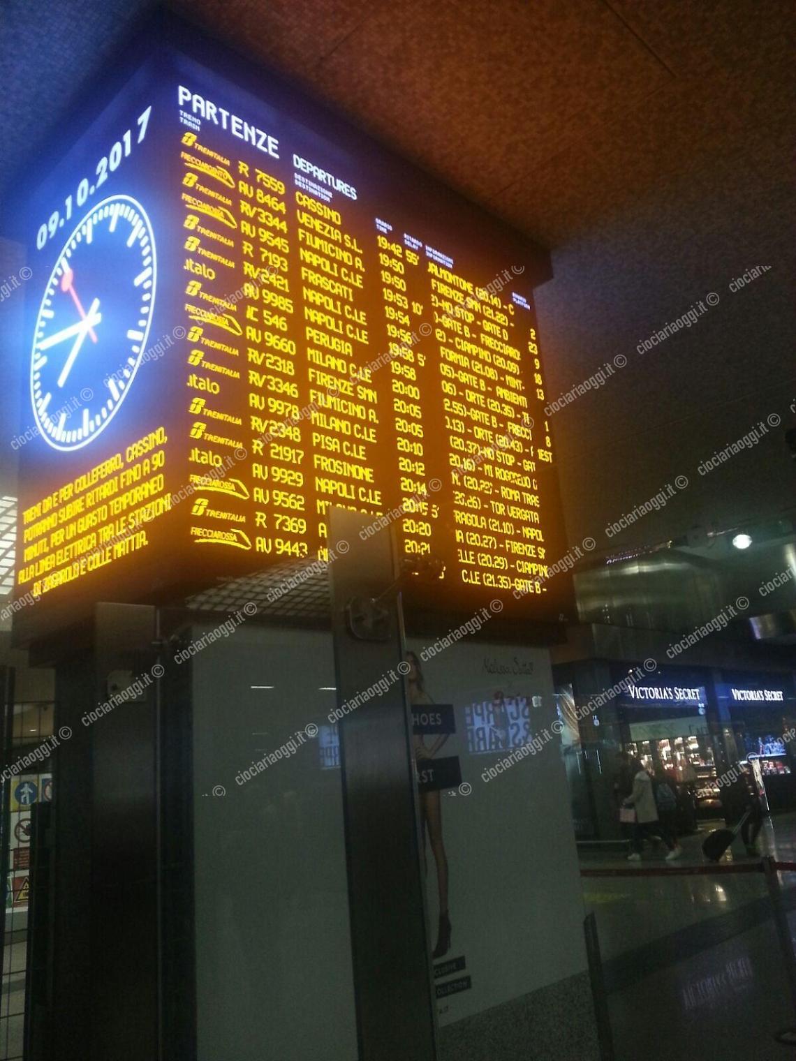 Sciopero trasporti, fine febbraio con treni e aerei a rischio. La situazione 
