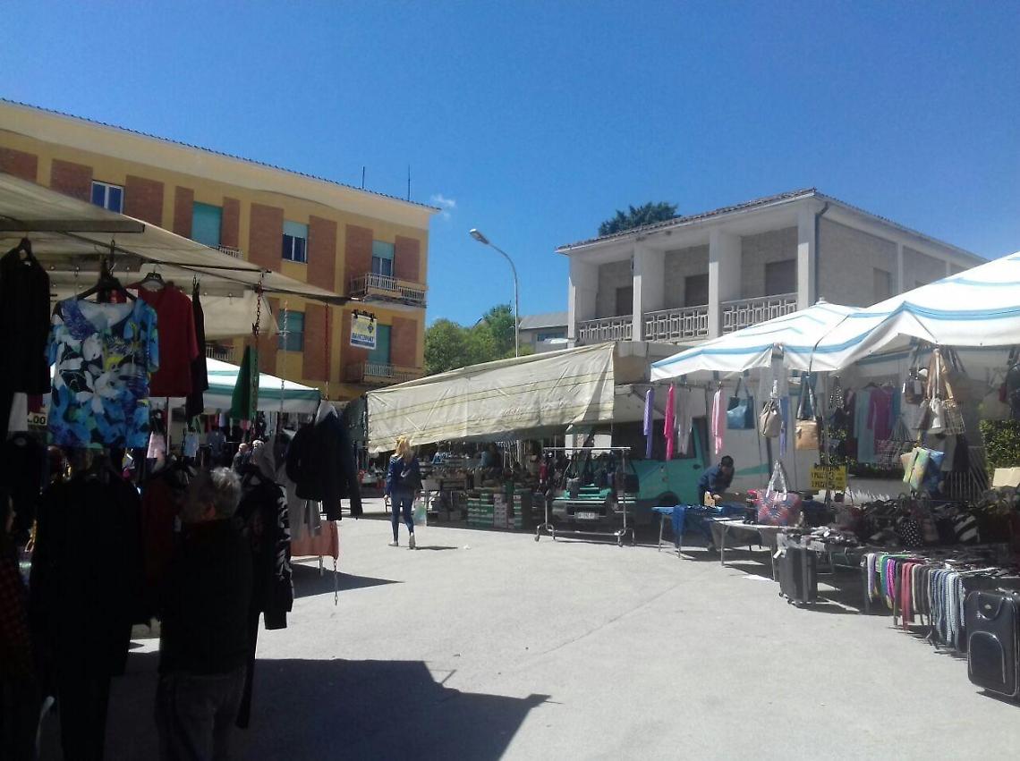 Il mercato in centro. E in questo modo si torna alle origini