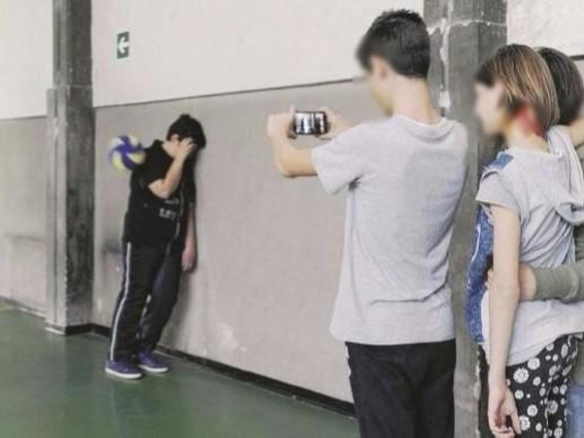 Bulle violente e manipolatrici: bambine di 8 anni pericolose più dei compagni