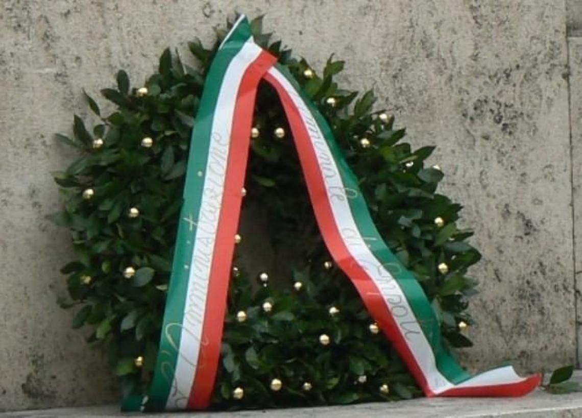 Celebrazioni 4 novembre: sparisce la corona d'alloro. Sdegno e denunce