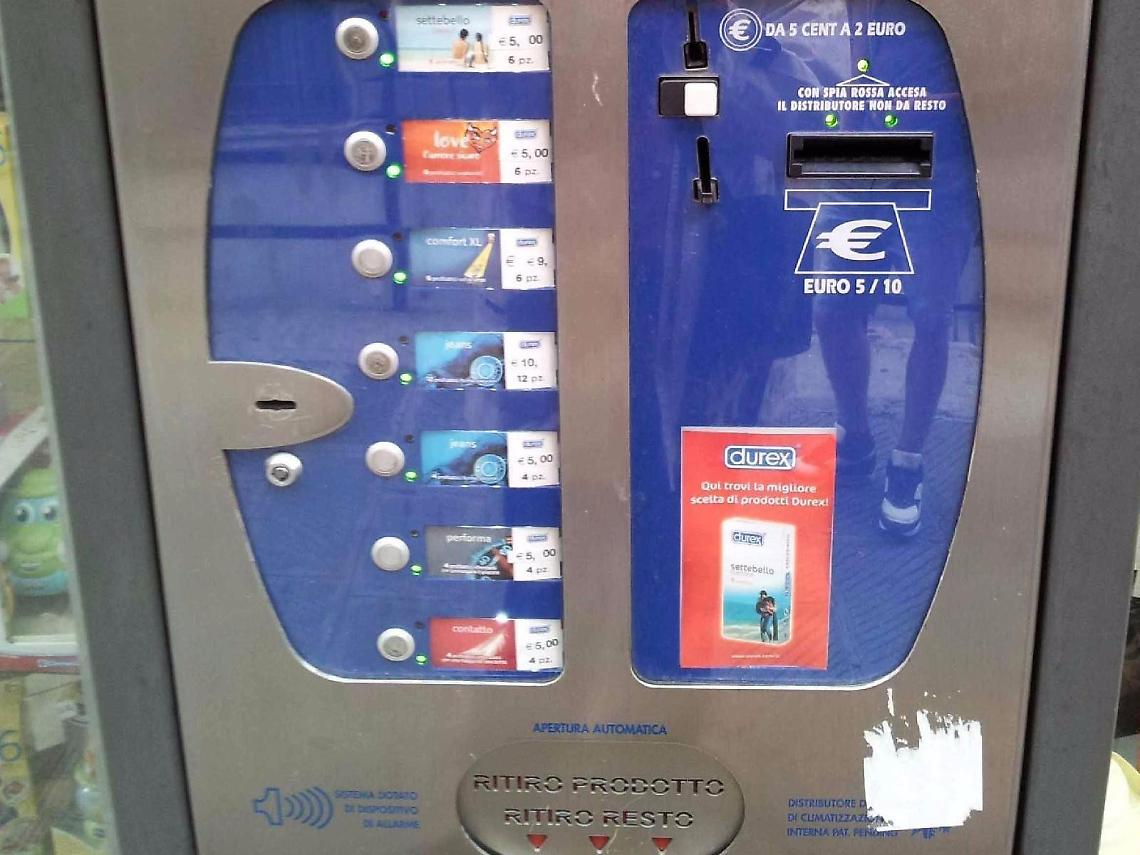 Furto di preservativi: il maniaco del condom ha colpito ancora, e di giorno