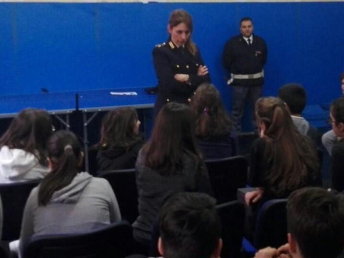 Bullismo e cyberbullismo: incontro-dibattito tra la polizia e gli studenti