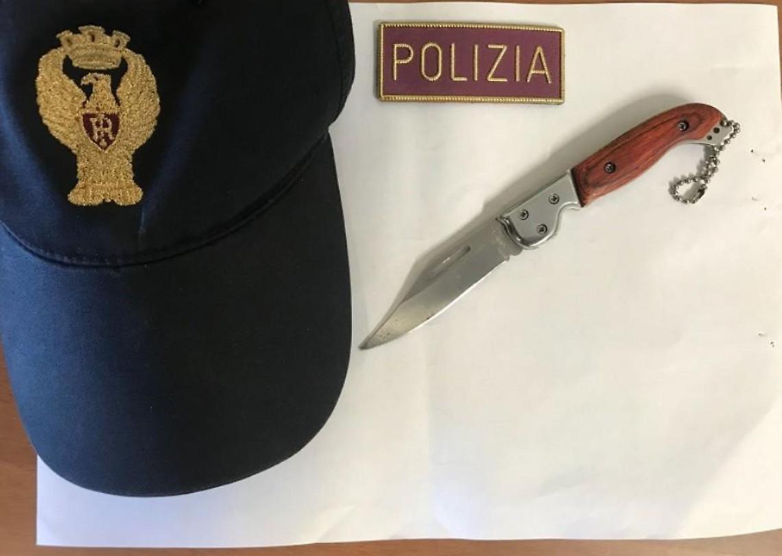 Parcheggio conteso: scoppia una lite furibonda. E spunta anche un coltello