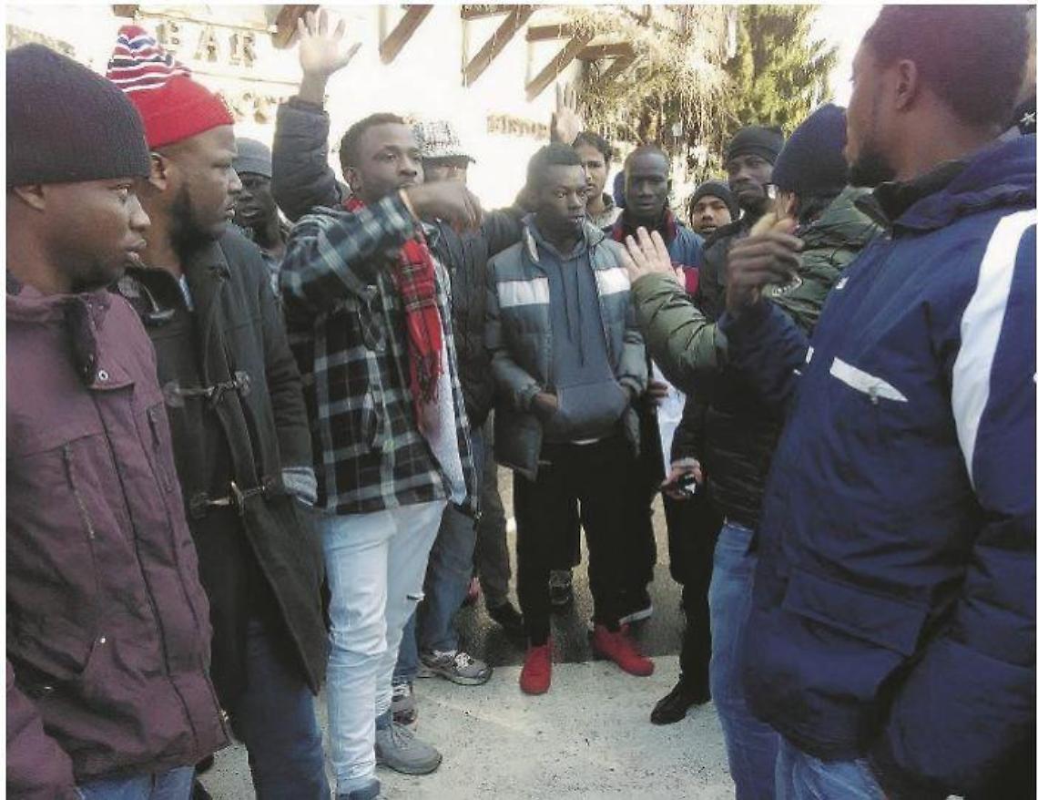 Abiti, cibo, visti: la rabbia dei profughi scende in strada