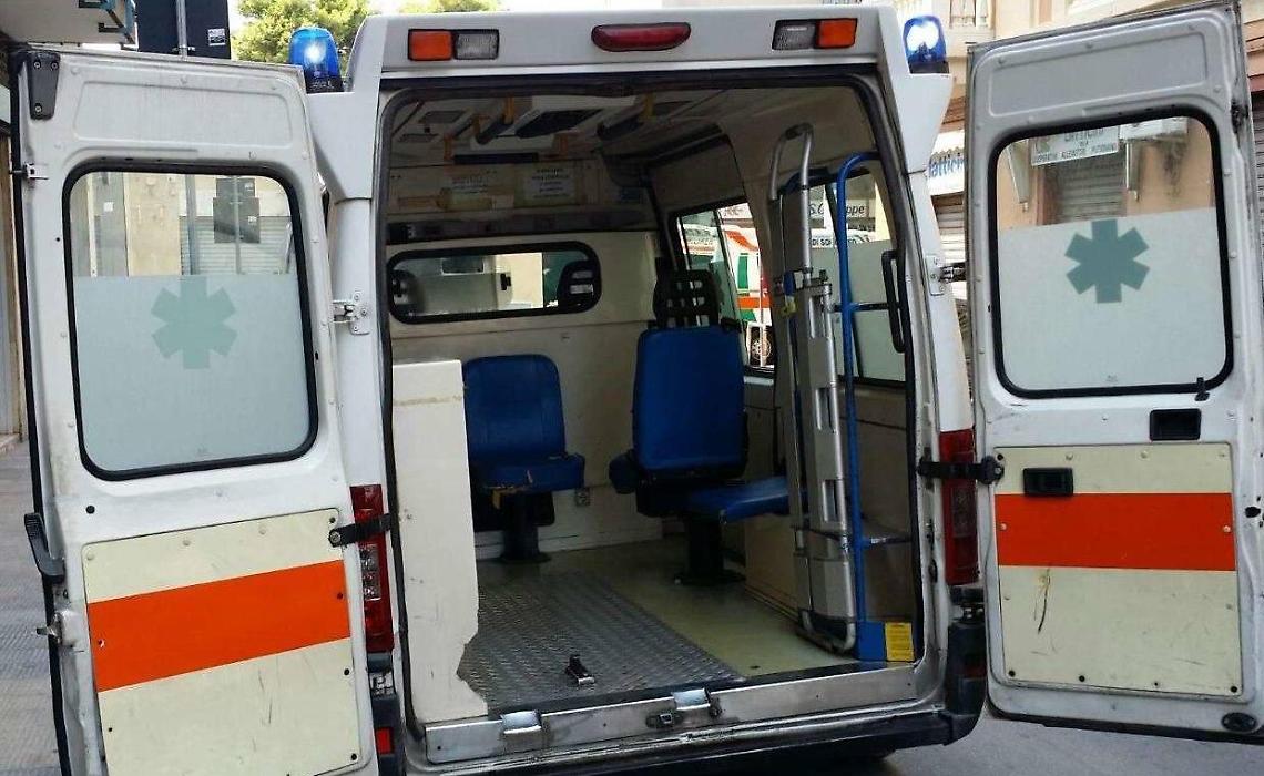 Precipita da un lucernario e muore: aree della fabbrica sotto sequestro