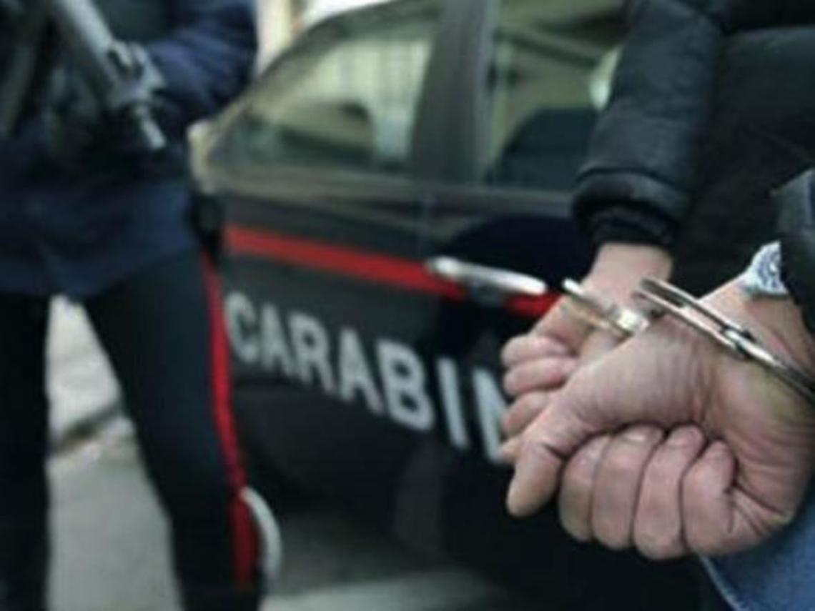 Scoperto mentre ruba cibo in un noto supermercato: 45enne nei guai