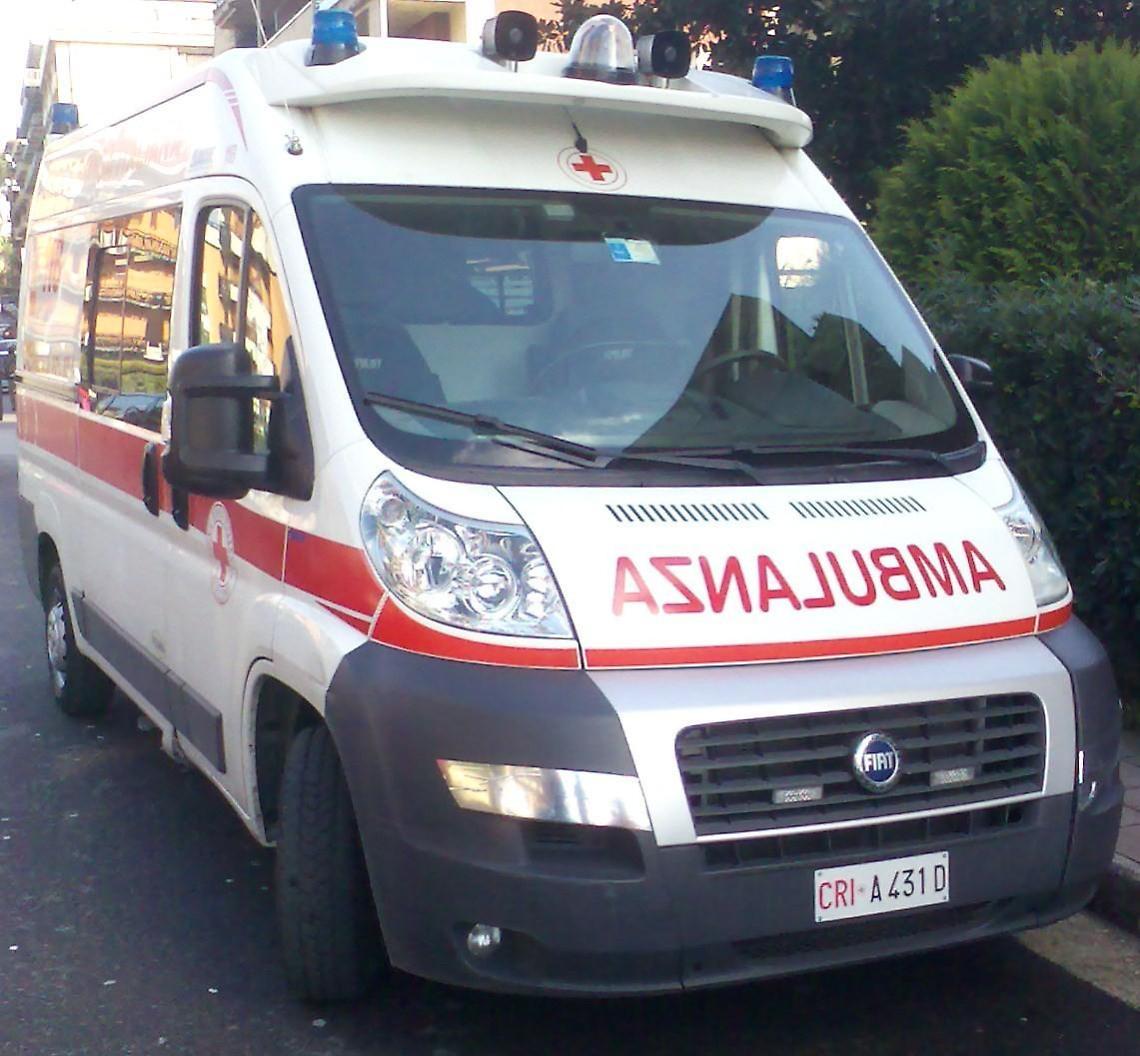 Neonato morto in grembo, sale l'attesa per l'autopsia sul corpicino